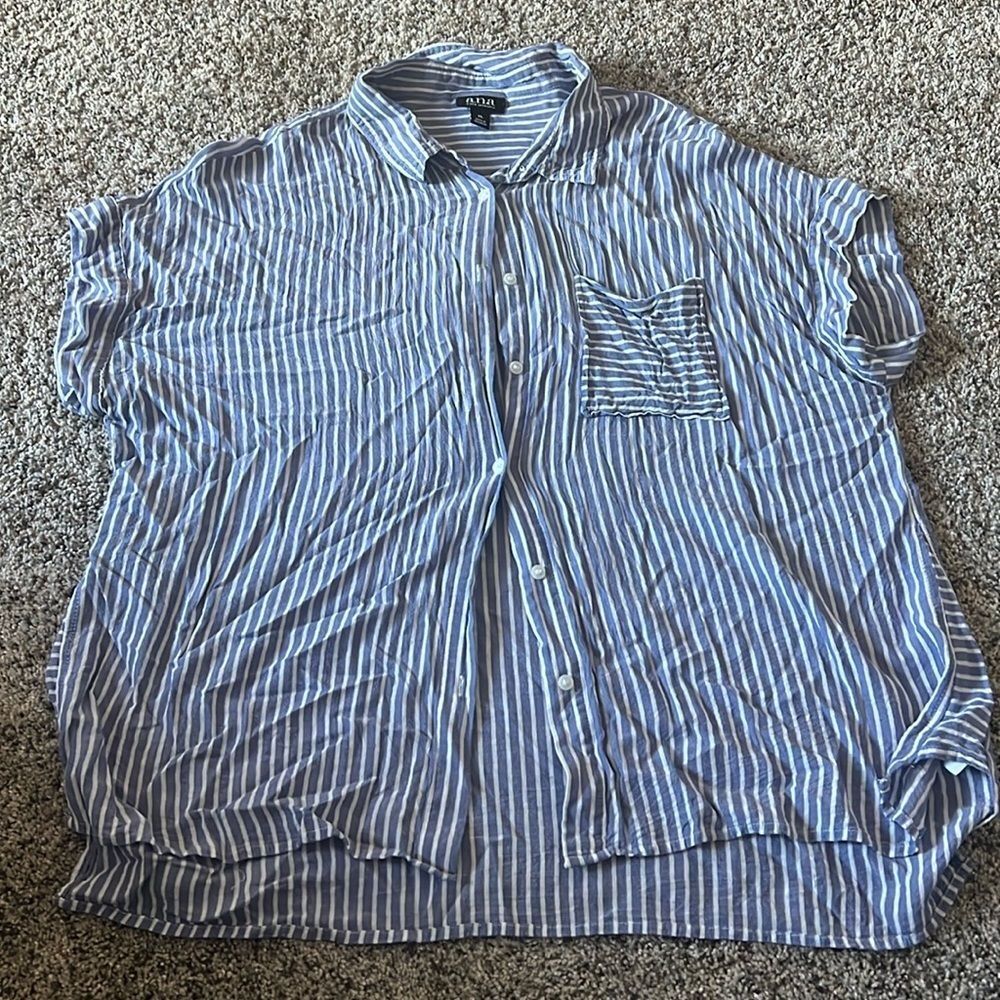 Women’s button down top size XL